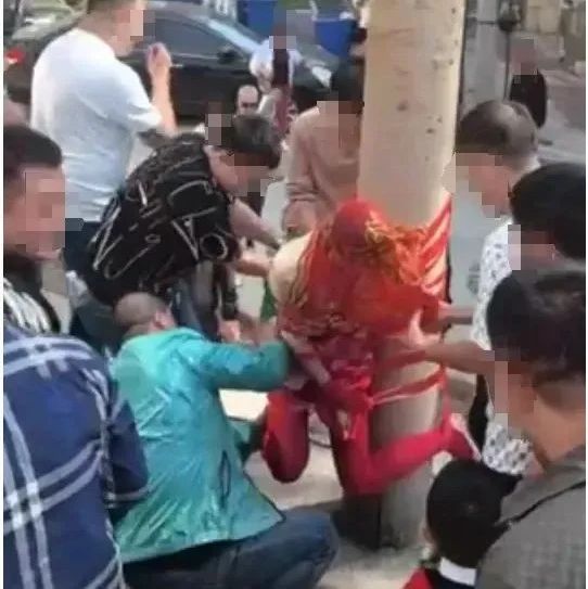 新娘被多名男子拿膠帶綁電線桿上！官方通報