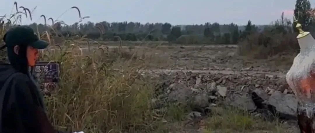 女子空地燒婚紗，為自己舉辦離婚典禮！